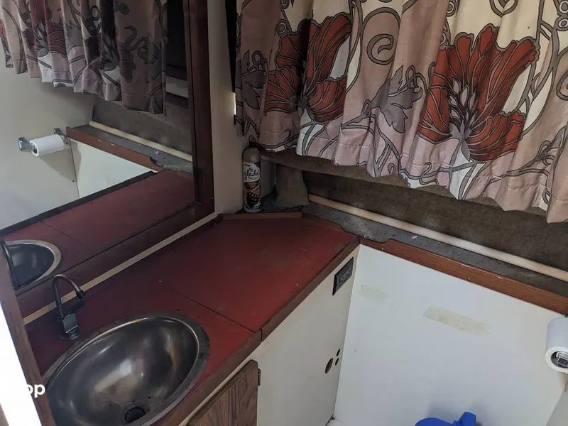 Slide: The Image of Carver Yachts Santa Cruz 2667 Cabin Cruiser 1982 - 13855710