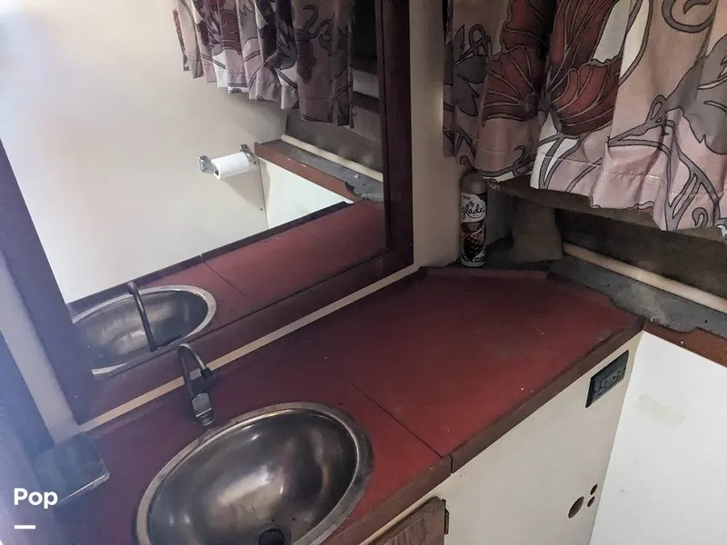 Slide: The Image of Carver Yachts Santa Cruz 2667 Cabin Cruiser 1982 - 13855711