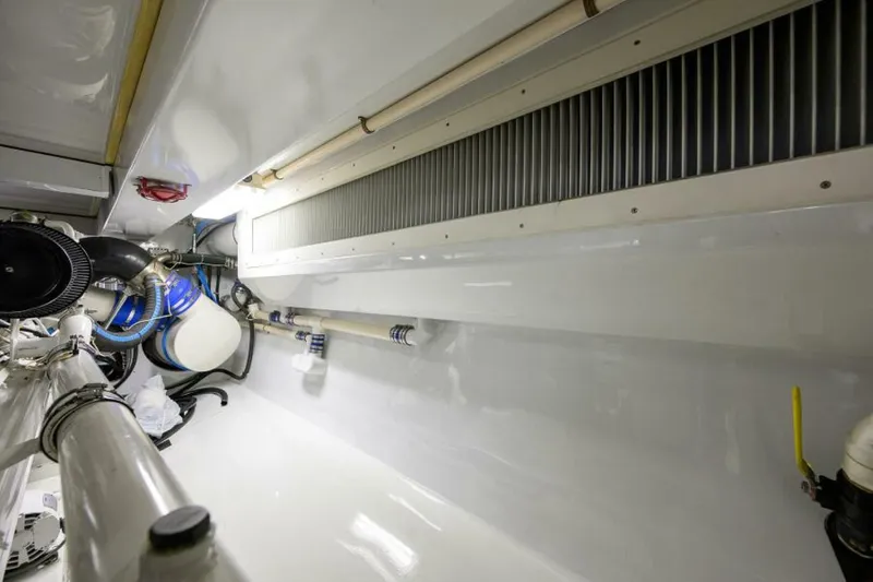 Slide: The Image of Engine Room 2004 Merritt 72 Convertible Business Stinks - 5406137