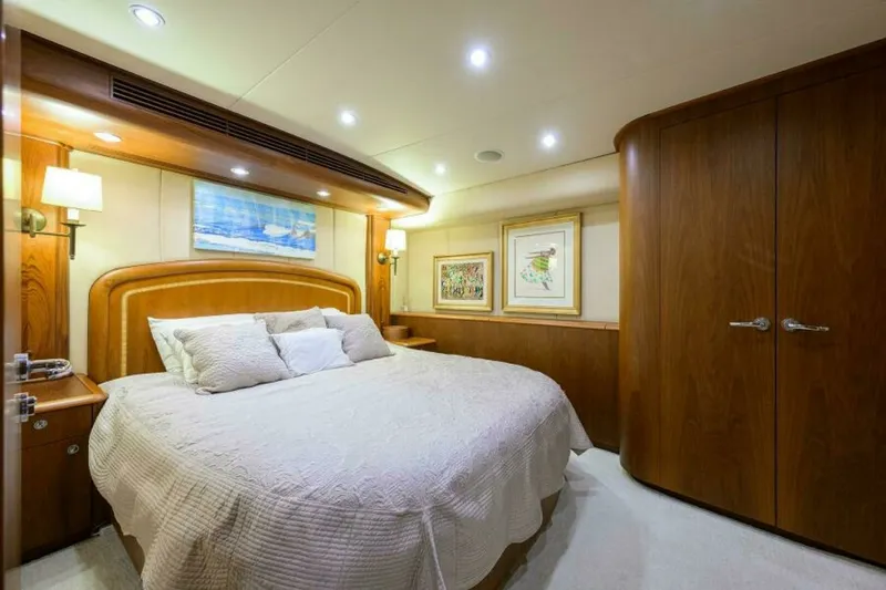 Slide: The Image of Stateroom 2004 Merritt 72 Convertible Business Stinks - 7650810