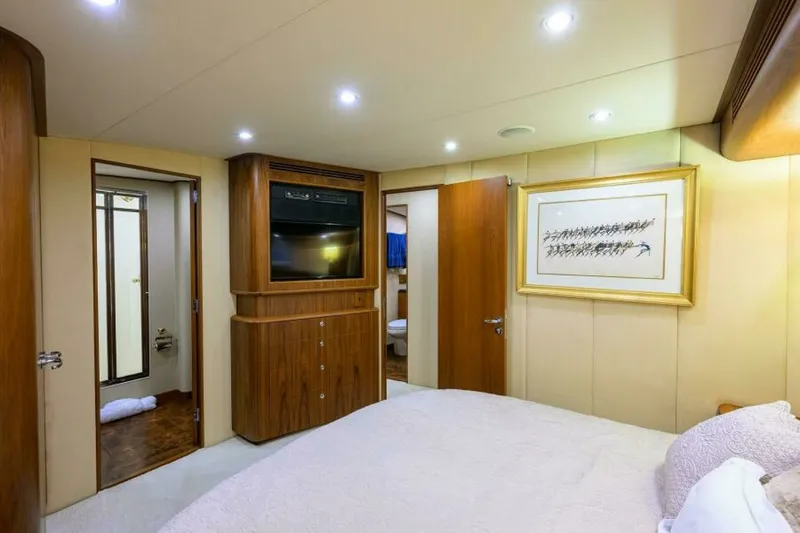 Slide: The Image of Stateroom 2004 Merritt 72 Convertible Business Stinks - 7650812