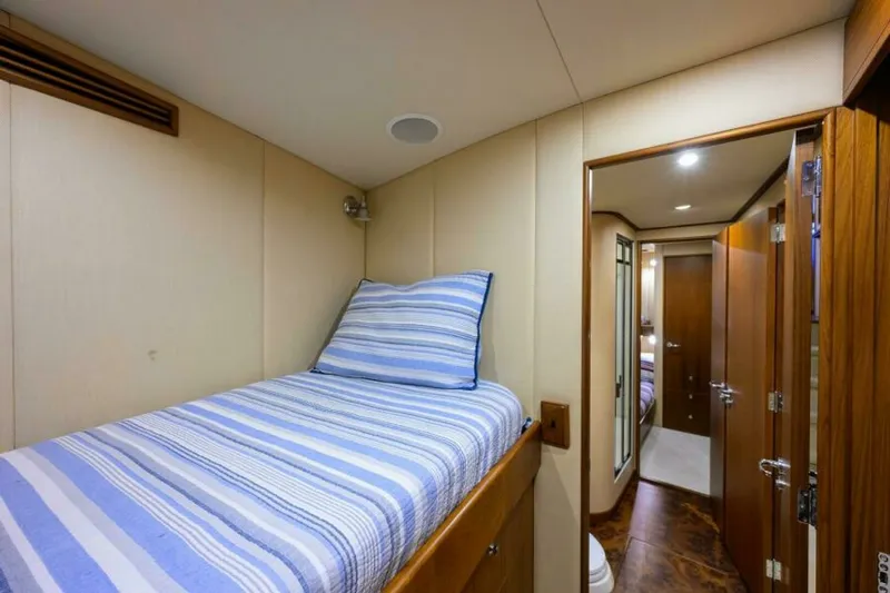 Slide: The Image of Stateroom 2004 Merritt 72 Convertible Business Stinks - 7650821