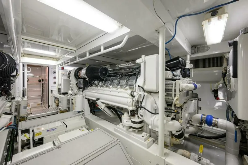 Slide: The Image of Engine Room 2004 Merritt 72 Convertible Business Stinks - 5406136