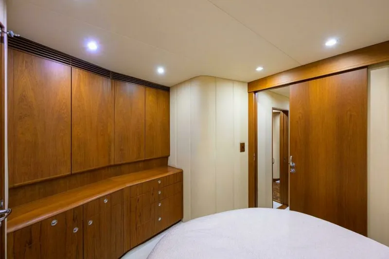 Slide: The Image of Stateroom 2004 Merritt 72 Convertible Business Stinks - 7650817