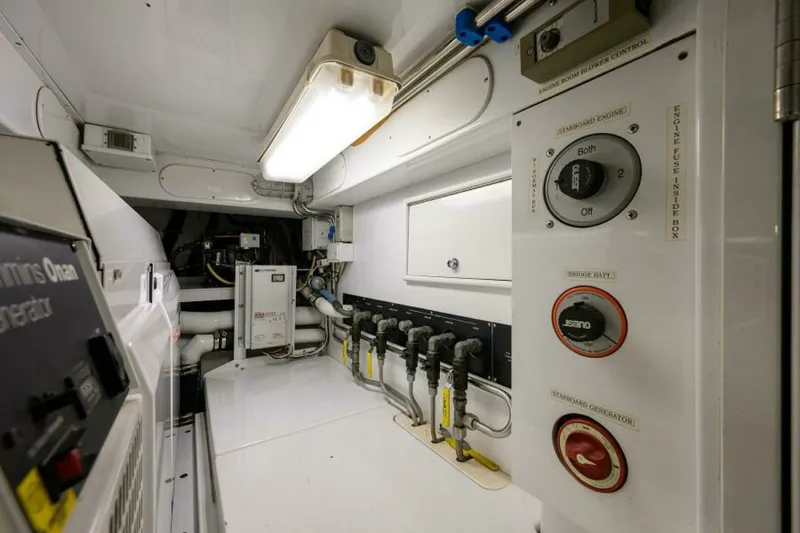 Slide: The Image of Engine Room 2004 Merritt 72 Convertible Business Stinks - 7650848