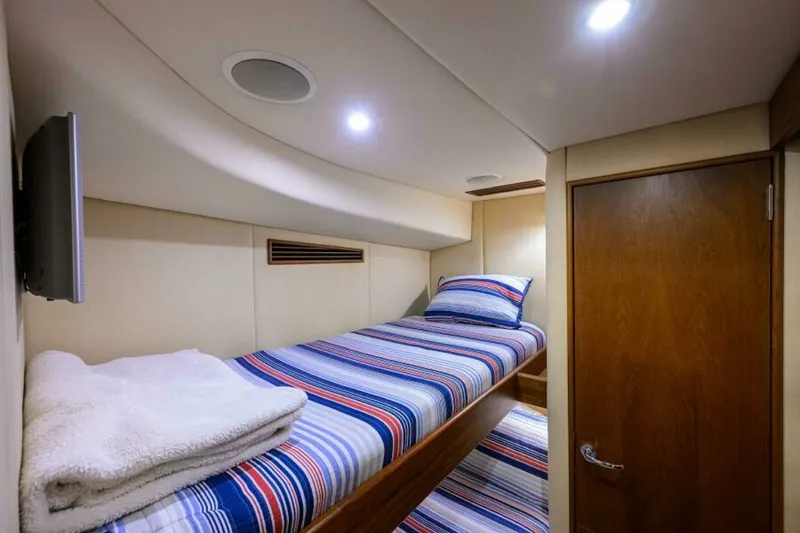 Slide: The Image of Stateroom 2004 Merritt 72 Convertible Business Stinks - 7650824