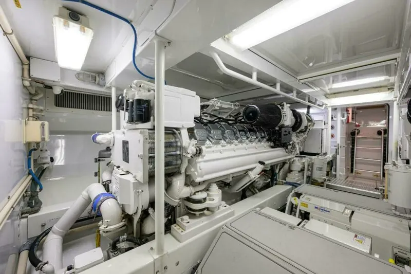 Slide: The Image of Engine Room 2004 Merritt 72 Convertible Business Stinks - 7650854
