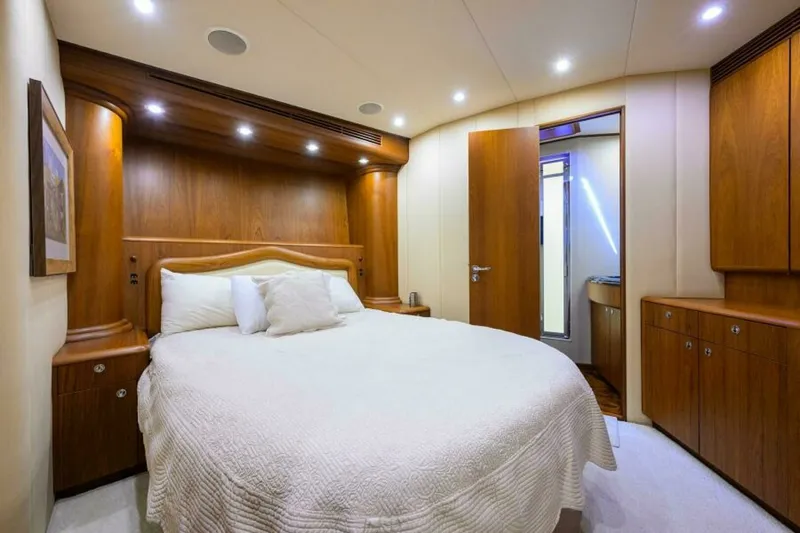 Slide: The Image of Stateroom 2004 Merritt 72 Convertible Business Stinks - 7650815