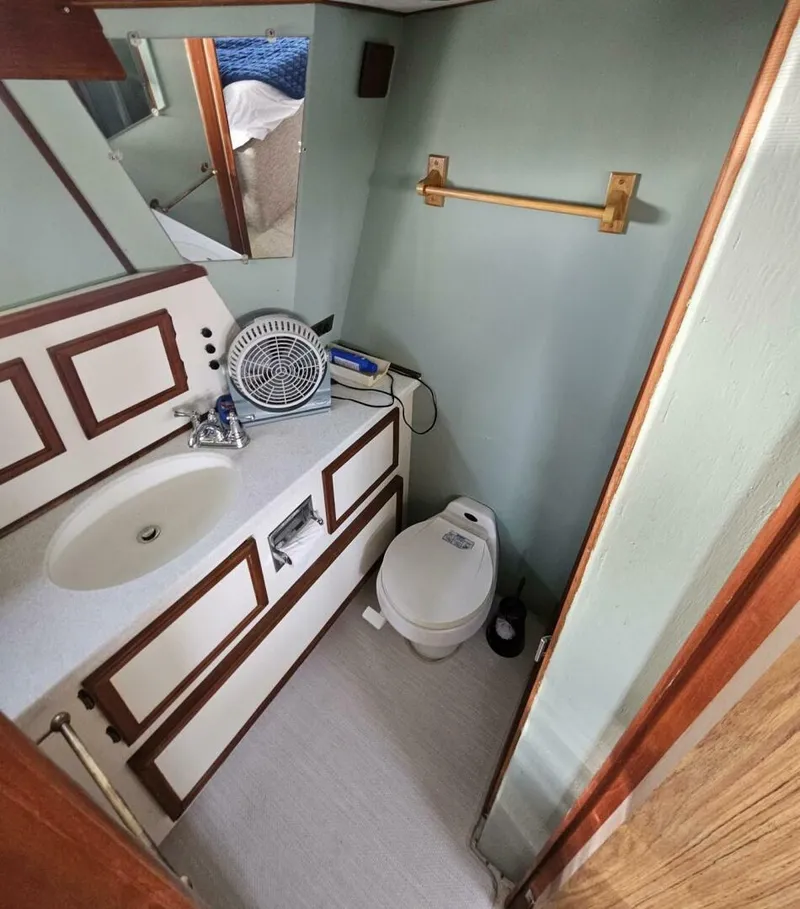 Slide: The Image of Viking 43 Aft Cabin 1977 - 5406843