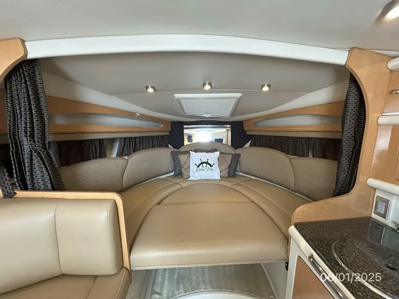 Slide: The Image of 29' Chaparral forward stateroom - 5407592