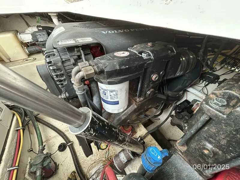 Slide: The Image of 29' Chaparral starboard main engine - 5407609