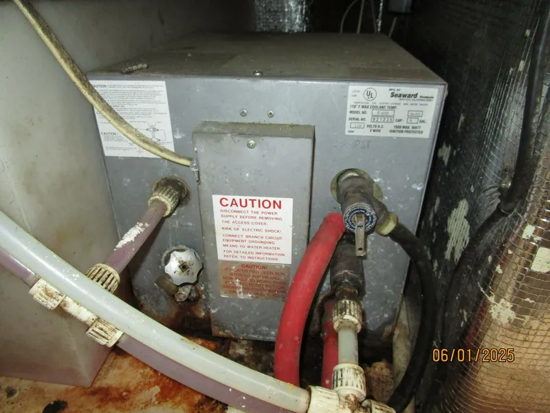 Slide: The Image of 29' Chaparral water heater - 5407619