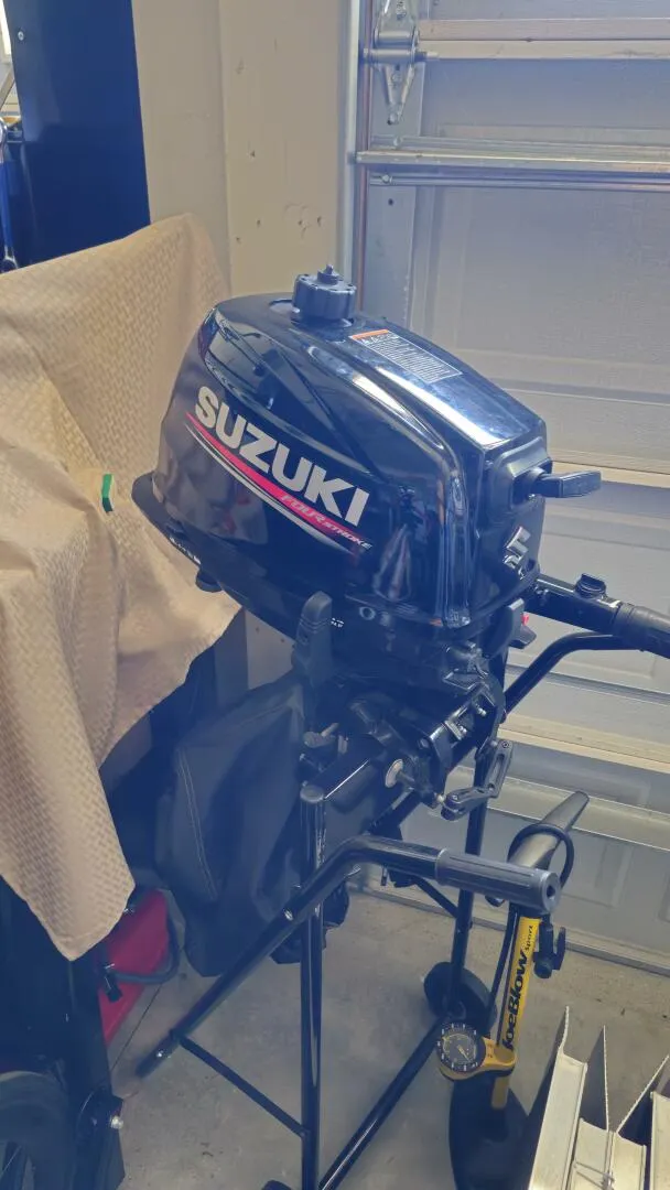 Slide: The Image of 28' Cutwater tender outboard - 5421025