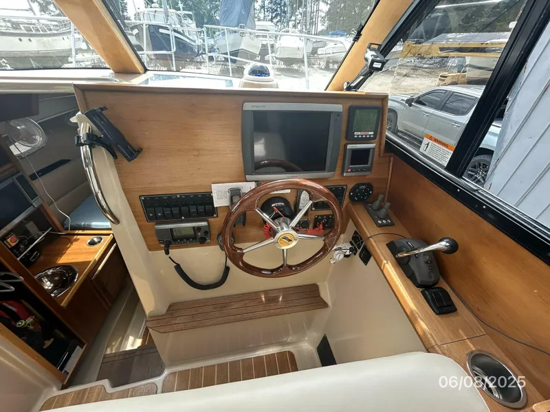 Slide: The Image of 28' Cutwater helm2 - 5408683