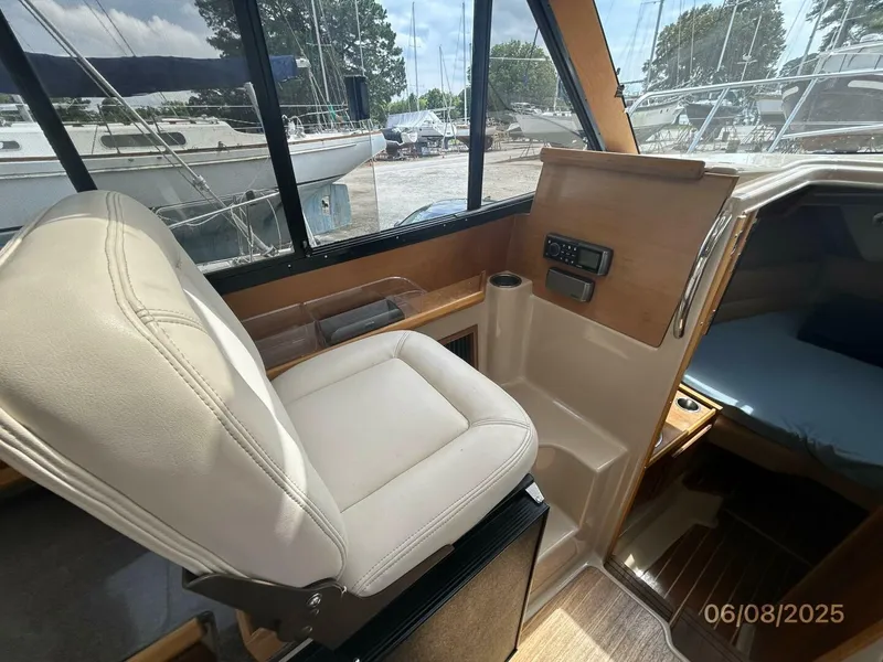 Slide: The Image of 28' Cutwater helm port mate seat - 5408687