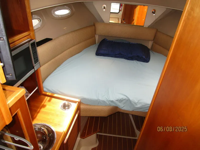 Slide: The Image of 28' Cutwater master stateroom - 5408699