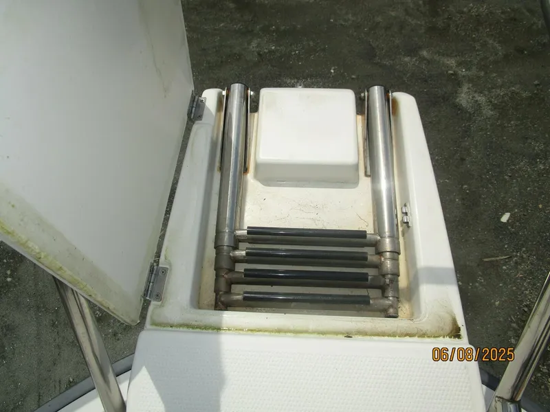 Slide: The Image of 28' Cutwater bow boarding ladder - 5407977