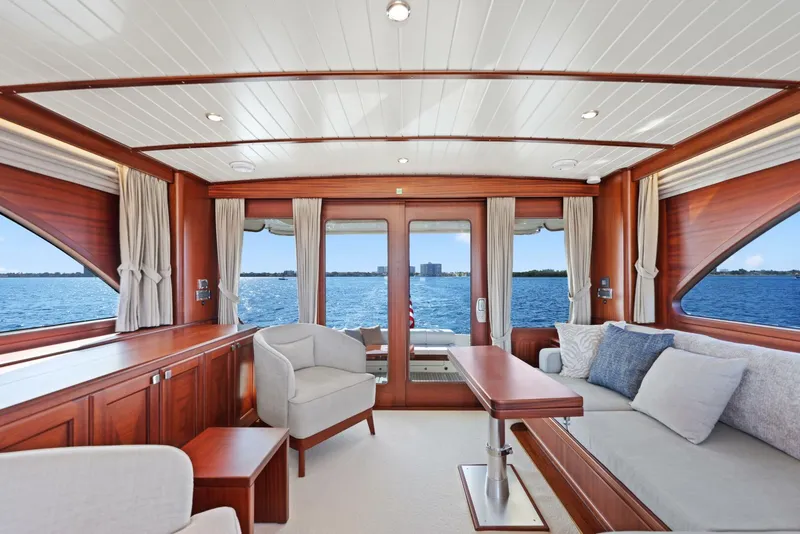 Slide: The Image of Vicem 65 Classic For Sale Salon Facing Aft - 5408832