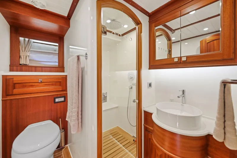 Slide: The Image of Vicem 65 Classic For Sale Aft Stateroom Head - 5408984