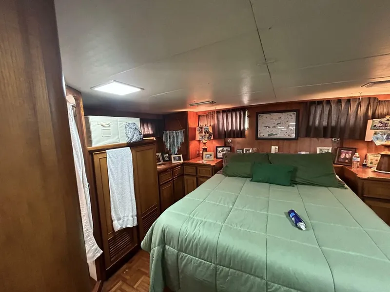 Slide: The Image of Jefferson Marquessa 52 Standard Deckhouse 1988 - 5410202