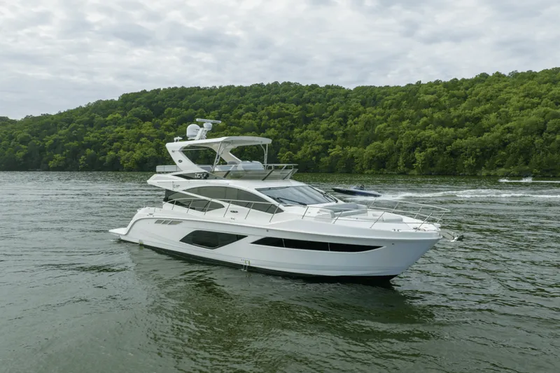 Slide: The Image of Sea Ray L550 FLY 2018 - 5410882