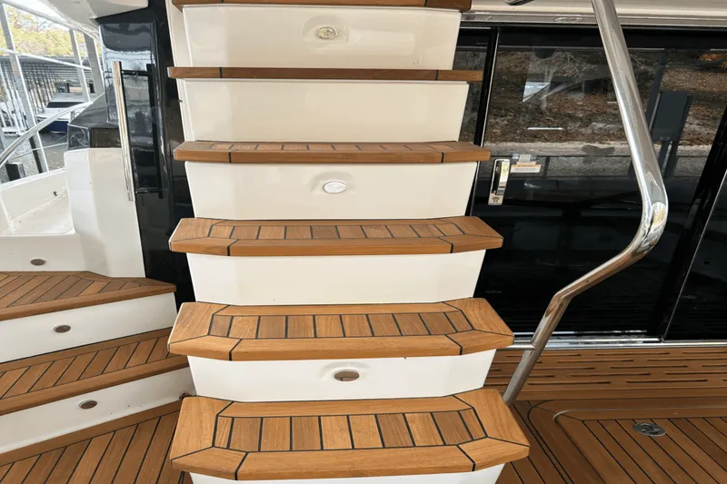 Slide: The Image of Sea Ray L550 FLY 2018 - 5410891