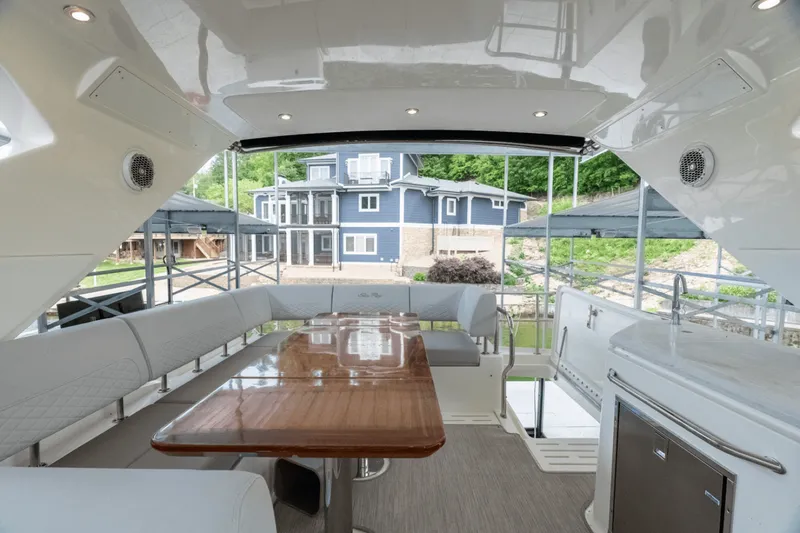 Slide: The Image of Sea Ray L550 FLY 2018 - 5410883