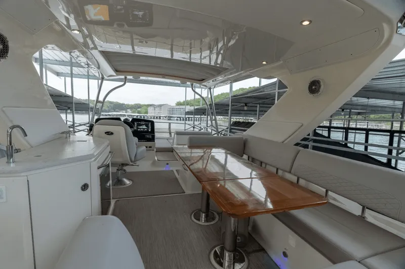 Slide: The Image of Sea Ray L550 FLY 2018 - 5410901