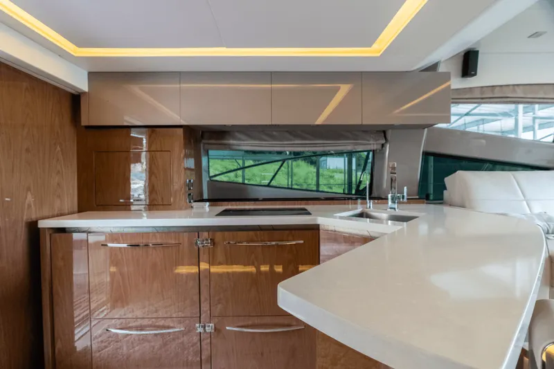 Slide: The Image of Sea Ray L550 FLY 2018 - 5410908