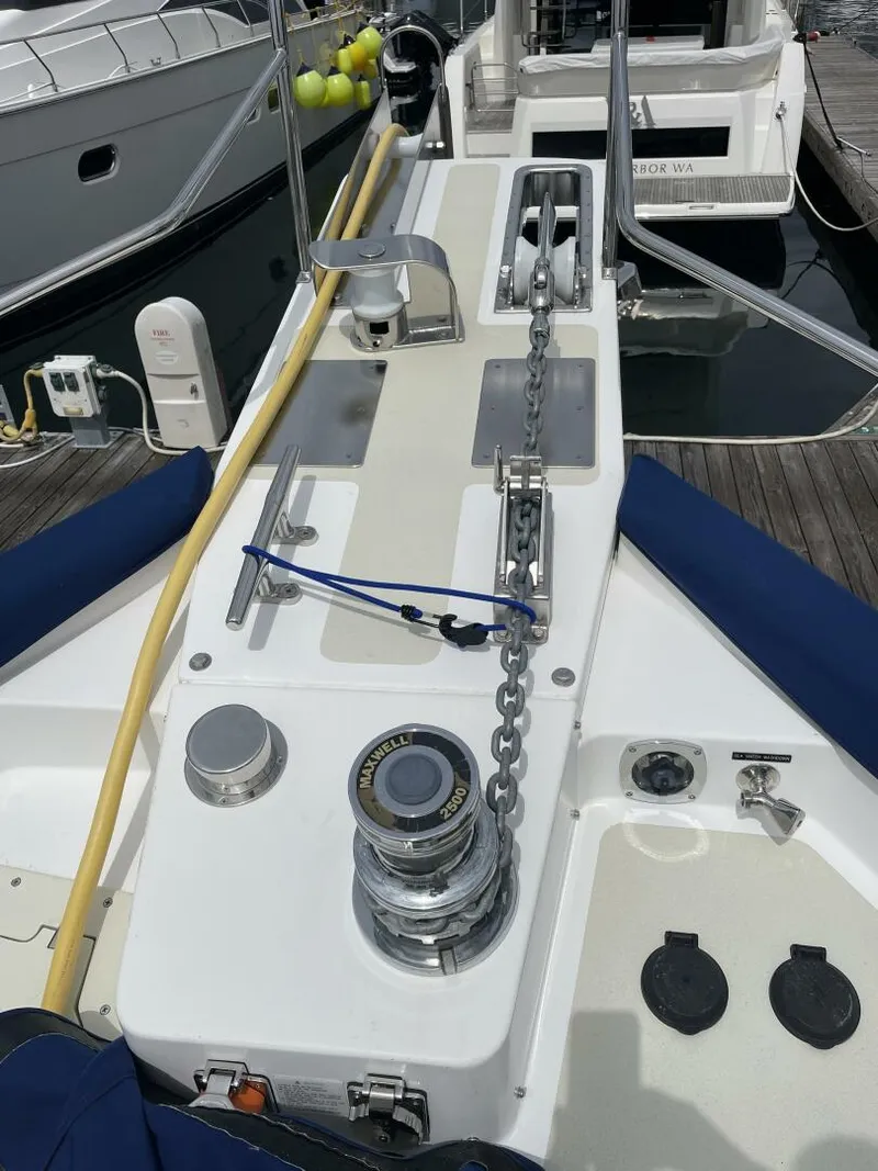 Slide: The Image of Foredeck 2 Maxwell 2500 VWS windlass - 5411306