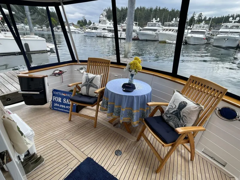 Slide: The Image of Cockpit 1 Port & starboard side deck boarding gates - 5411318