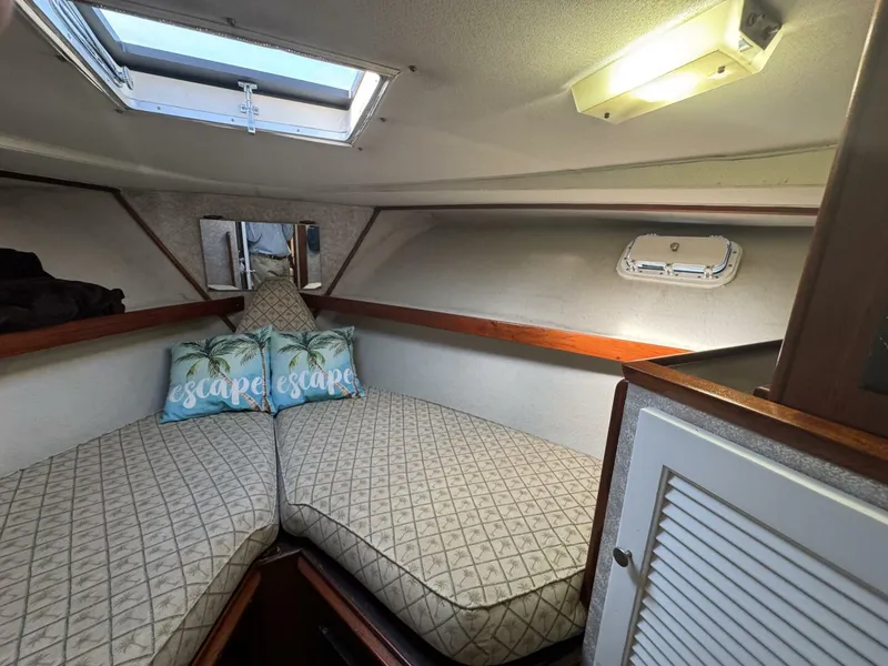 Slide: The Image of V Berth - 5412591