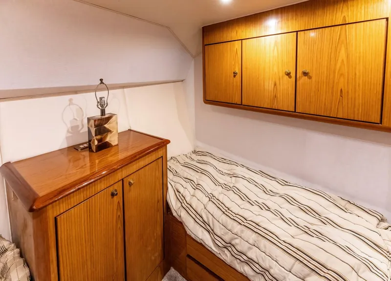 Slide: The Image of Ocean Yachts 57 2006 - 5413000