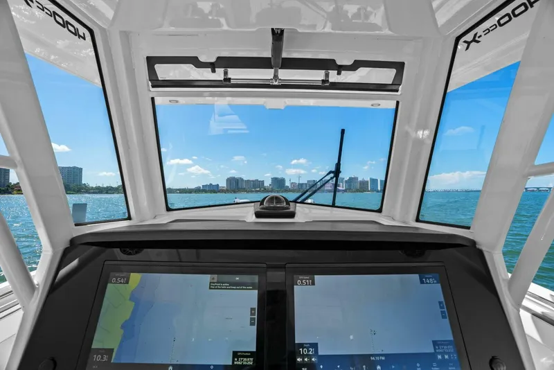 Slide: The Image of 2022 World Cat 400 CC-X - Helm Displays - 5510986