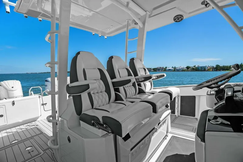 Slide: The Image of 2022 World Cat 400 CC-X - Helm Seating - 5510981