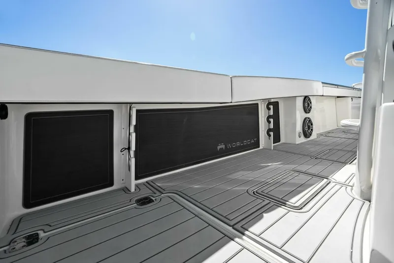 Slide: The Image of 2022 World Cat 400 CC-X - Port Side Horizontal Rod Holders - 5511009