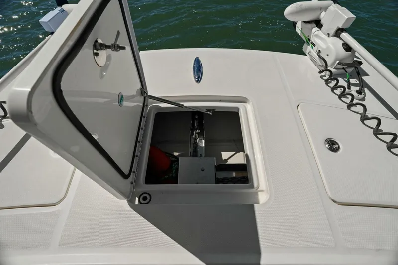 Slide: The Image of 2022 World Cat 400 CC-X - Windlass - 5510998