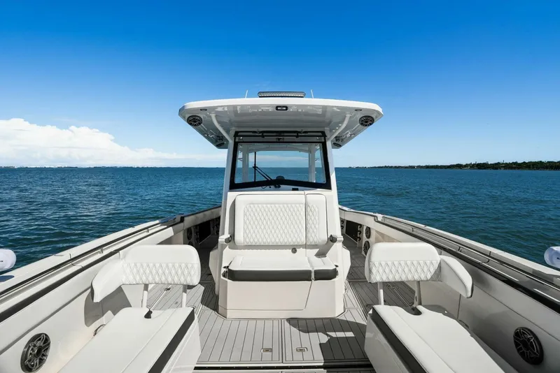 Slide: The Image of 2022 World Cat 400 CC-X - Bow Seating - 5510999