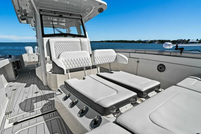 Slide: The Image of 2022 World Cat 400 CC-X - Bow - 5511001