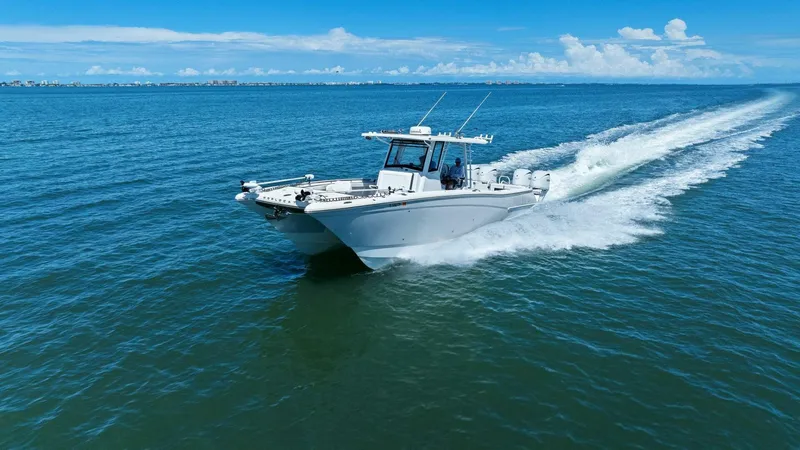 Slide: The Image of 2022 World Cat 400 CC-X - Profile Bow 3/4 Port - 5510957