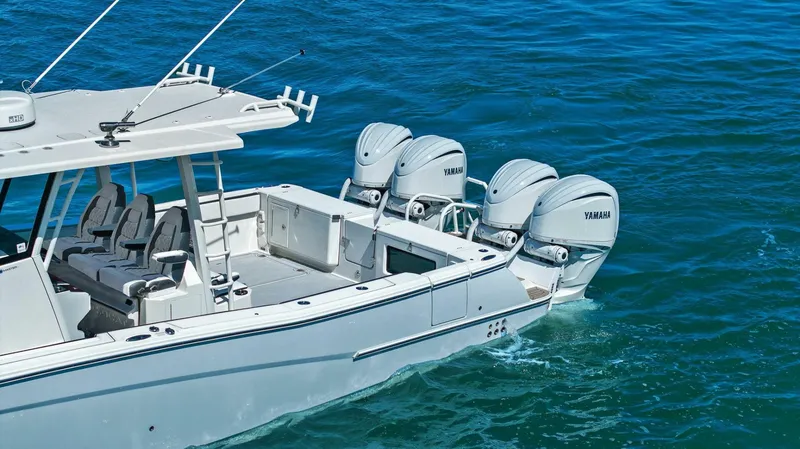 Slide: The Image of 2022 World Cat 400 CC-X - Aerial Stern - 5510937