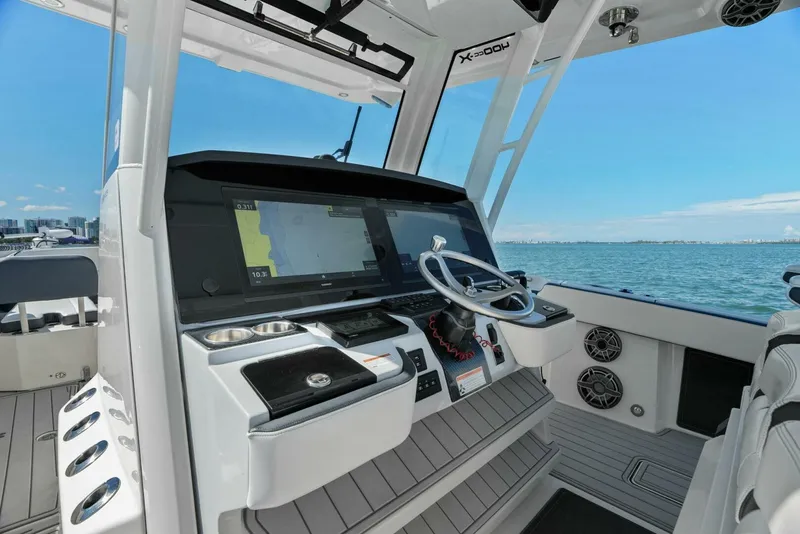 Slide: The Image of 2022 World Cat 400 CC-X - Helm - 5510978