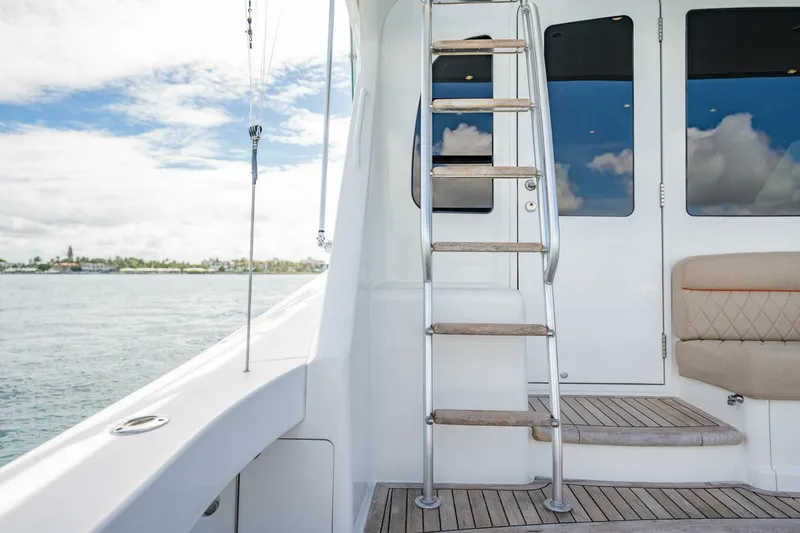 Slide: The Image of 2015 Viking 42 Flybridge Hawk Tuna - 5416683