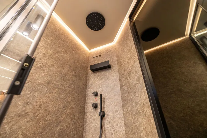 Slide: The Image of Azimut S7 For Sale - SECOND CHANCE - 5416596