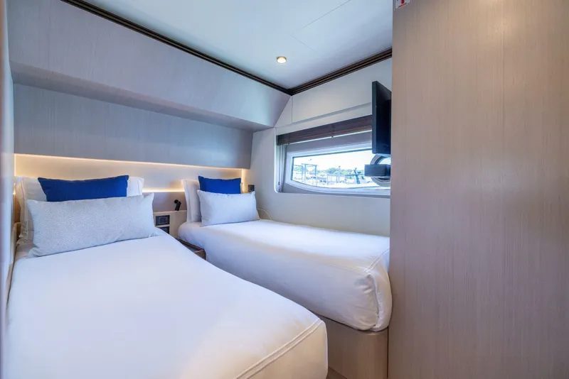 Slide: The Image of Azimut S7 For Sale - SECOND CHANCE - 5416603