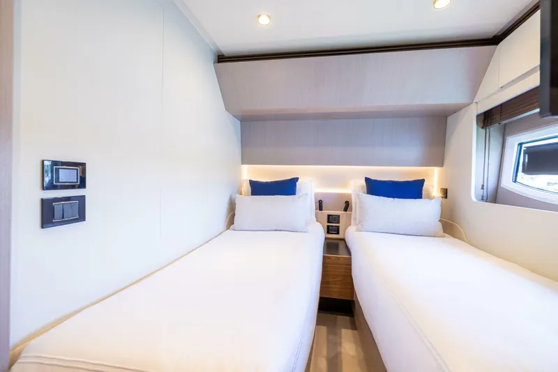 Slide: The Image of Azimut S7 For Sale - SECOND CHANCE - 5416648