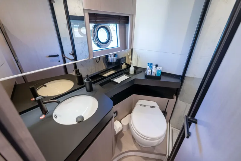 Slide: The Image of Azimut S7 For Sale - SECOND CHANCE - 5416649