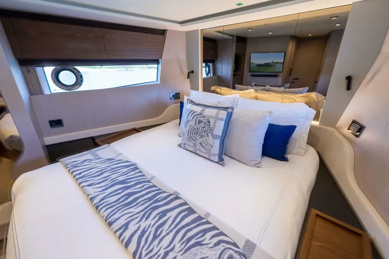 Slide: The Image of Azimut S7 For Sale - SECOND CHANCE - 5416650
