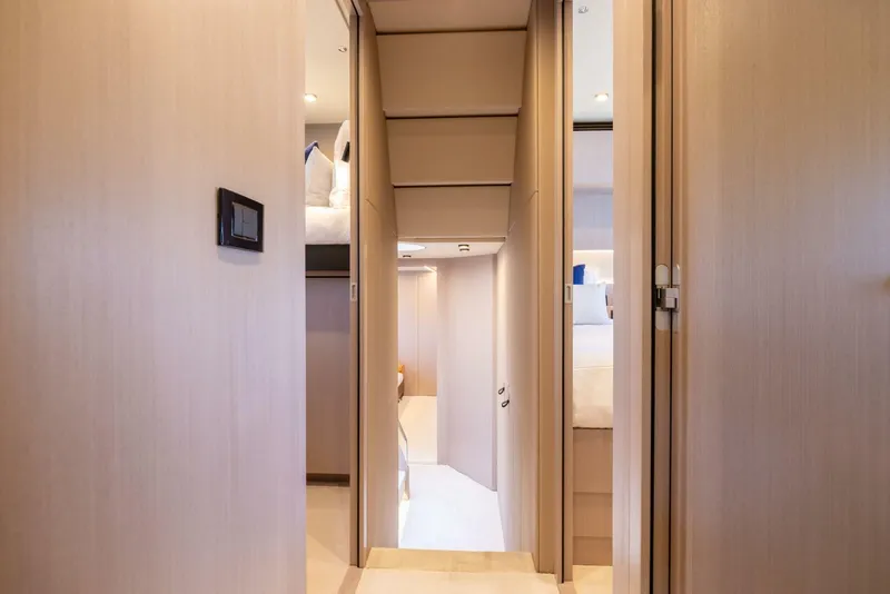 Slide: The Image of Azimut S7 For Sale - SECOND CHANCE - 5416653