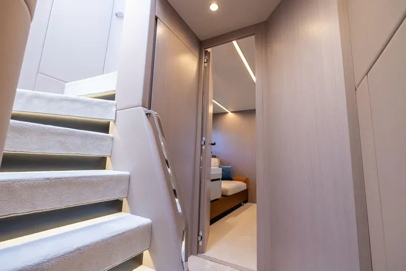 Slide: The Image of Azimut S7 For Sale - SECOND CHANCE - 5416655